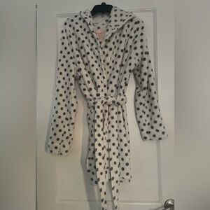 Xhilaration White and Black Polka Dot hooded robe